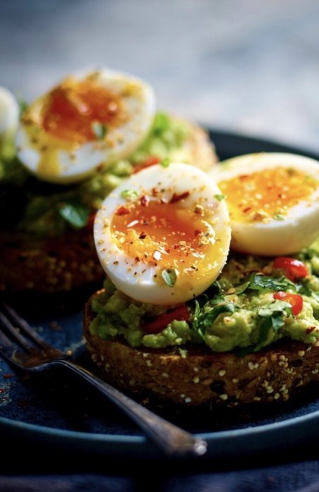 Тост злаковый с авокадо